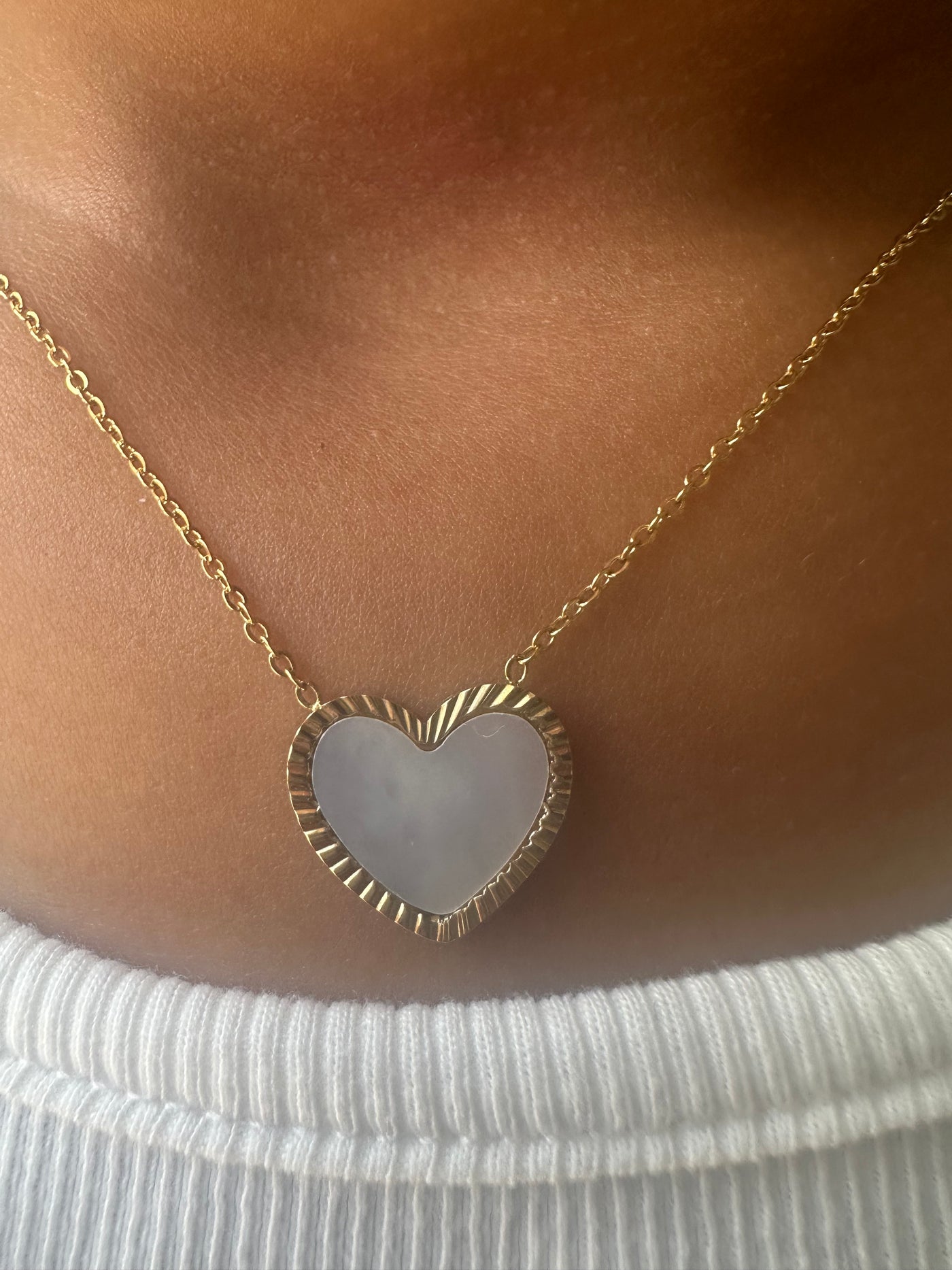 Mother pearl heart necklace