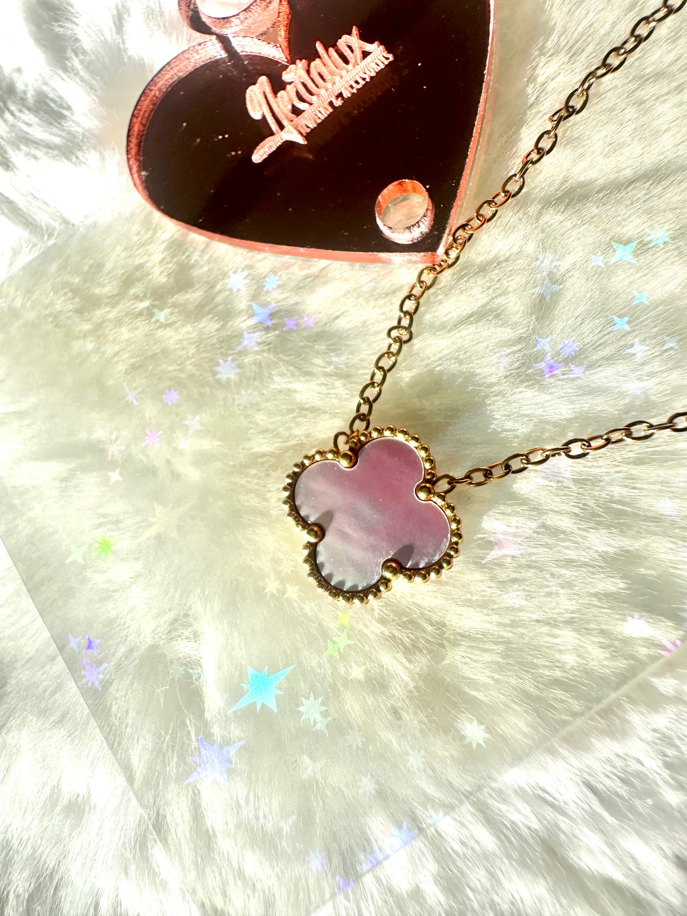 Iridescent color clover necklace💕