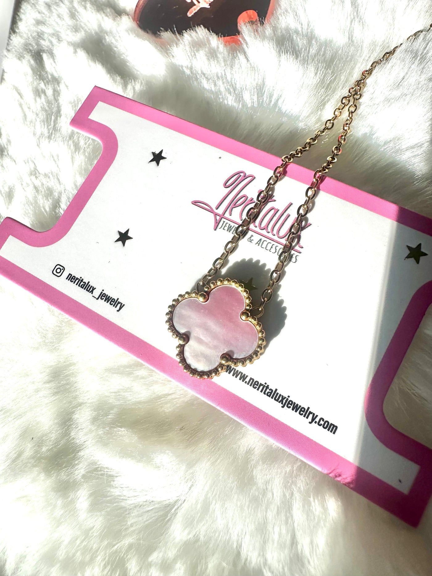 Iridescent color clover necklace💕