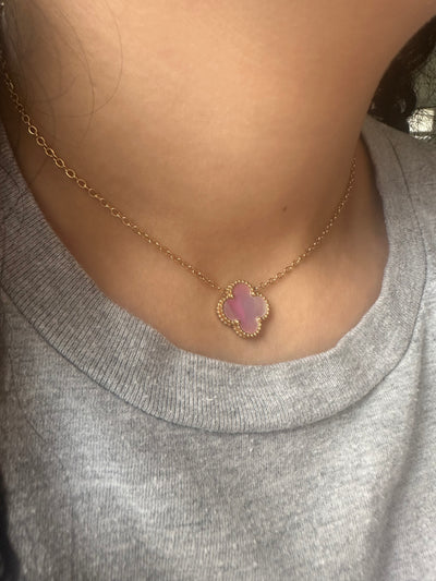 Iridescent color clover necklace💕