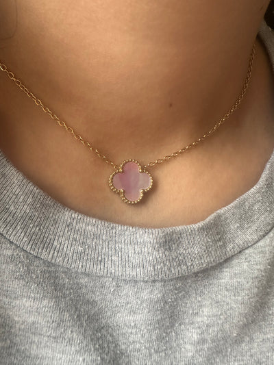 Iridescent color clover necklace💕