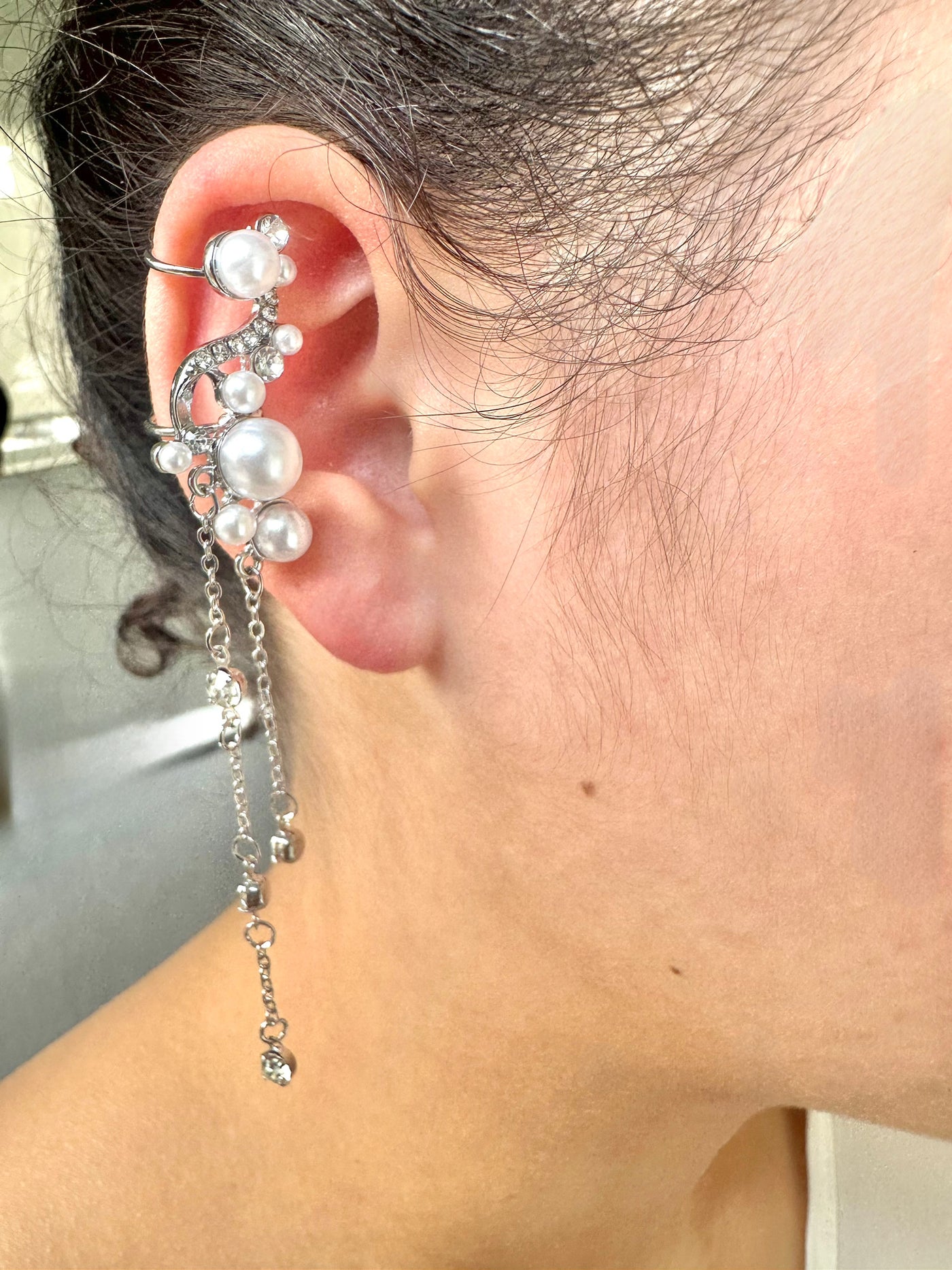 LONG PEARL AND ZIRCONIA EAR CUFF