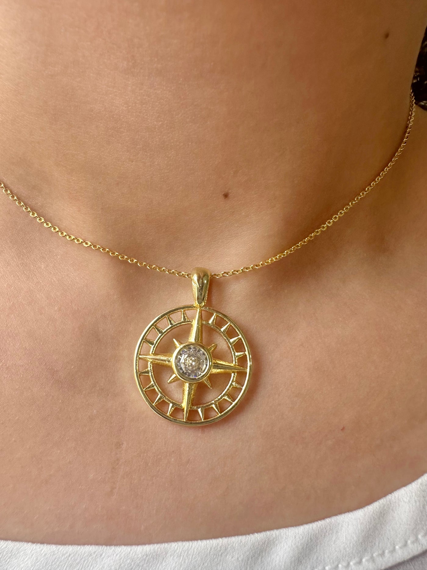 CIRCLE POINTE STAR NECKLACE