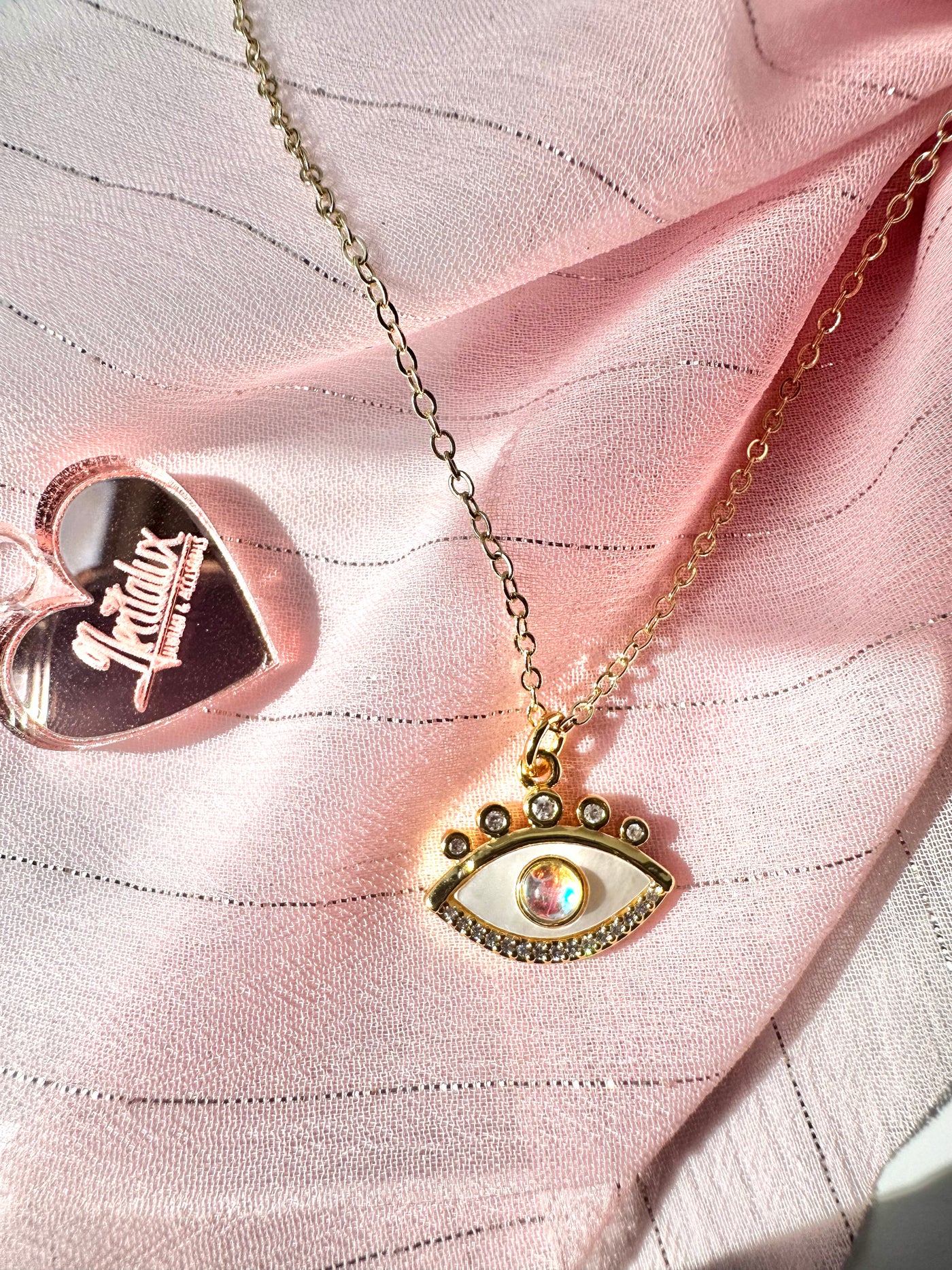 Nacre Eye Necklace