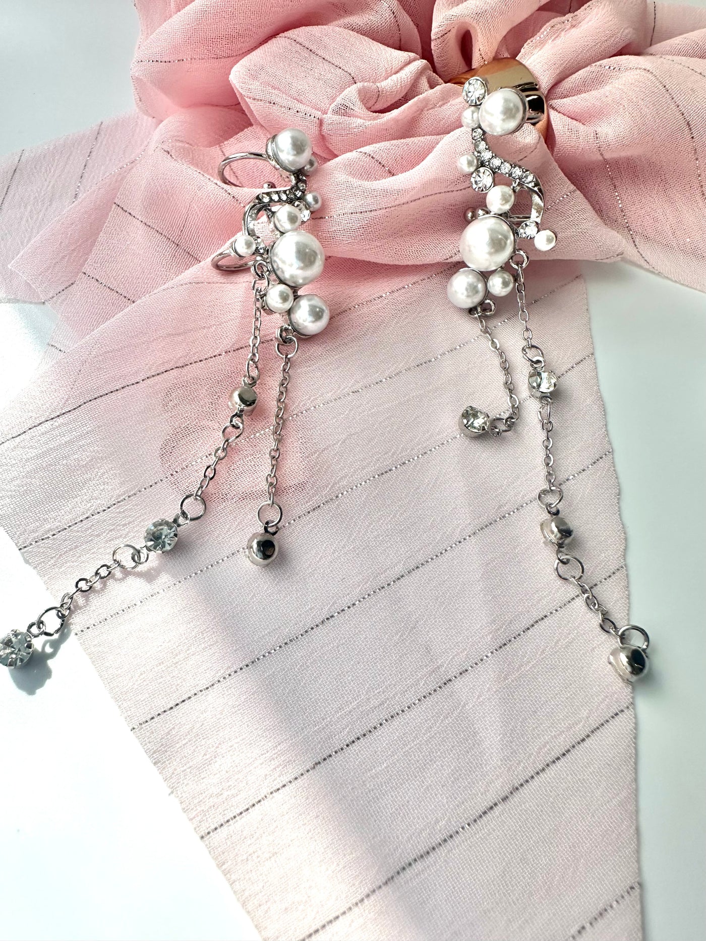 LONG PEARL AND ZIRCONIA EAR CUFF