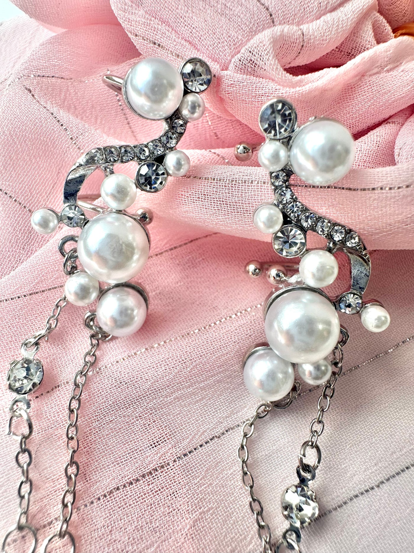 LONG PEARL AND ZIRCONIA EAR CUFF