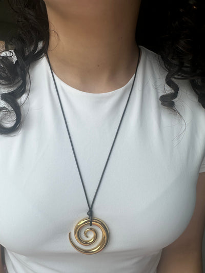 SPIRAL CIRCLE PENDANT NECKLACE
