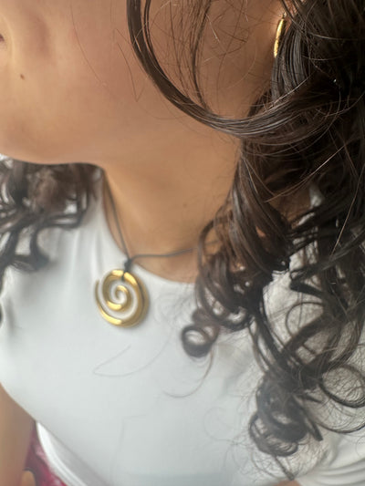 SPIRAL CIRCLE PENDANT NECKLACE