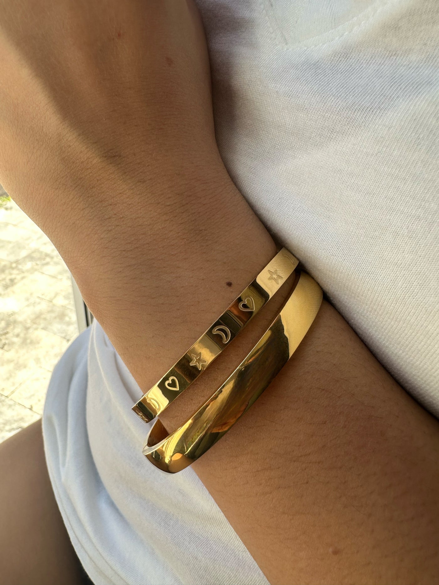 Plain Gold Bangle Bracelet